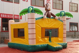Castillo hinchable de mono