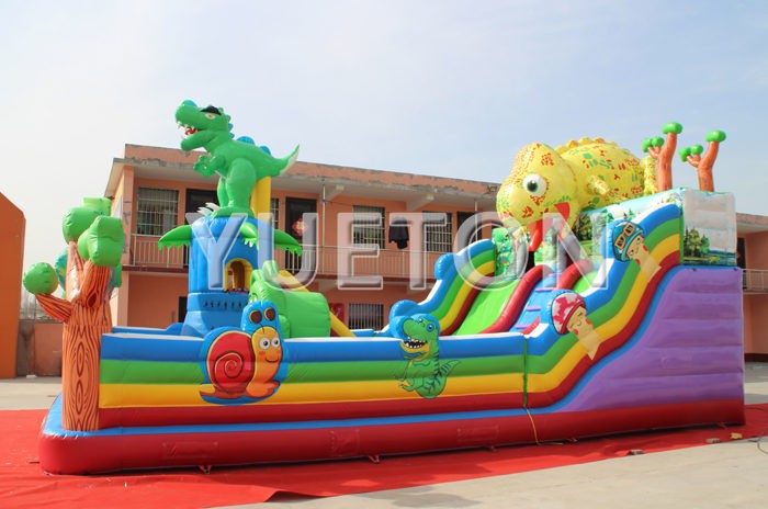 Chameleon inflatable slide