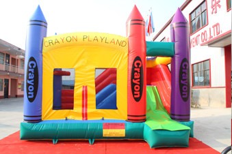 Castillo hinchable de crayones - Atracciones inflables