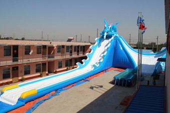 Tobogán acuático hinchable Dragón - Atracciones inflables