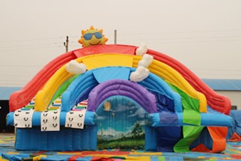 Tobogán acuático inflable arcoíris - Atracciones inflables