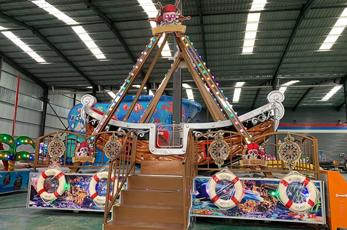 Barco pirata mini interior de 12 plazas para niños