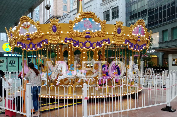 24P Carousel Horse Ride021