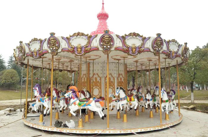 Carrusel de caballos de lujo 019