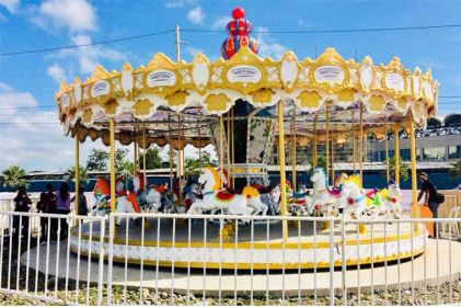 24 Classic Carousel 025
