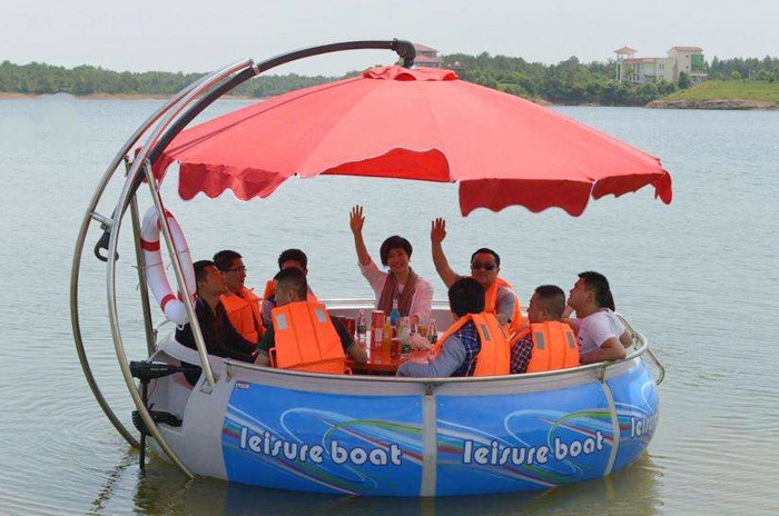 Barco de ocio para barbacoa 6P - Bicicletas y barcas acuáticas (foto 3 de 3)