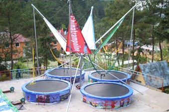 Trampolín con bungee 4 en 1 - Parque de trampolines (foto 2 de 3)
