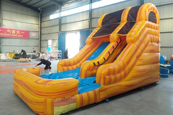 Tobogán inflable de agua