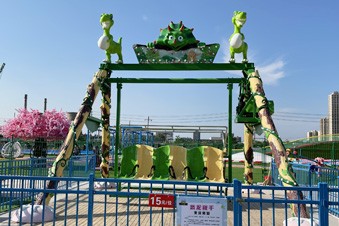 Columpios temáticos de dinosaurios - Atracciones familiares