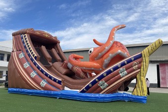 Tobogán hinchable de barco pirata - Atracciones inflables