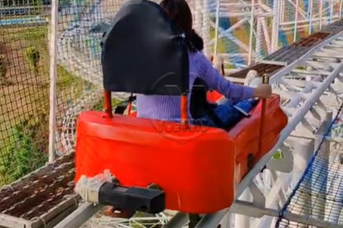 Coche deslizante monorriel - Atracciones familiares (foto 2 de 4)